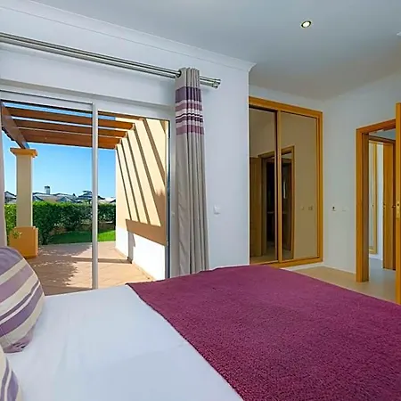 The View - Santo Antonio Villas, Golf & 4* بودينز